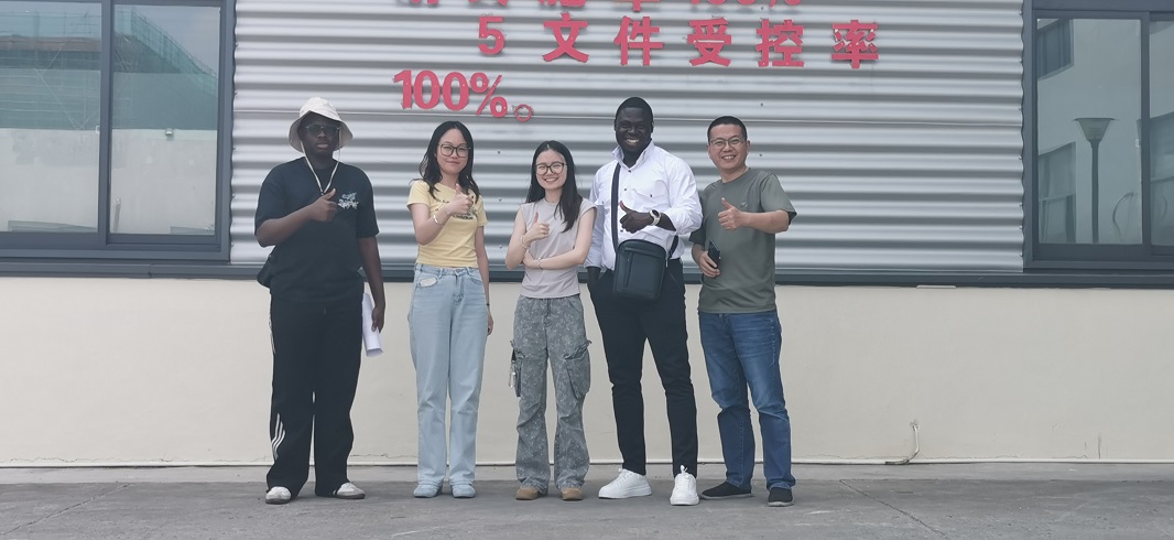 Khách hàng Burkina Faso ký đơn đặt hàng sau khi đến thăm cơ sở sản xuất máy tạo oxy và nitơ của chúng tôi